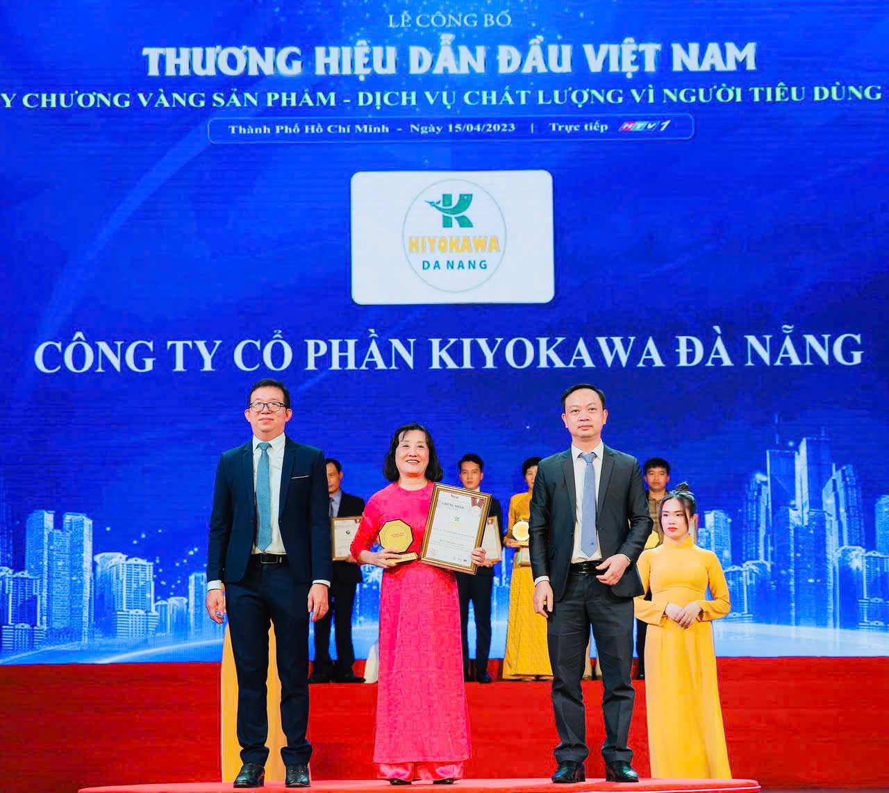 14 năm 1 hành trình không bao giờ bỏ cuộc